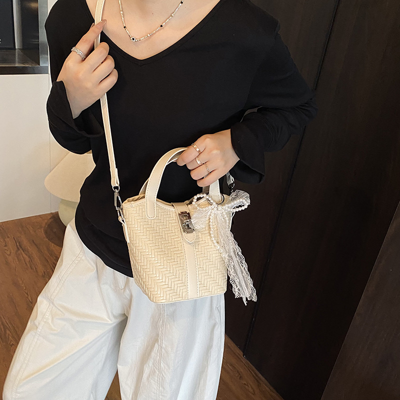 New Summer 2025 fashionable and versatile handbags, casual and niche bucket bags, versatile crossbody bags, and high-end single-shoulder bags Specification drawing