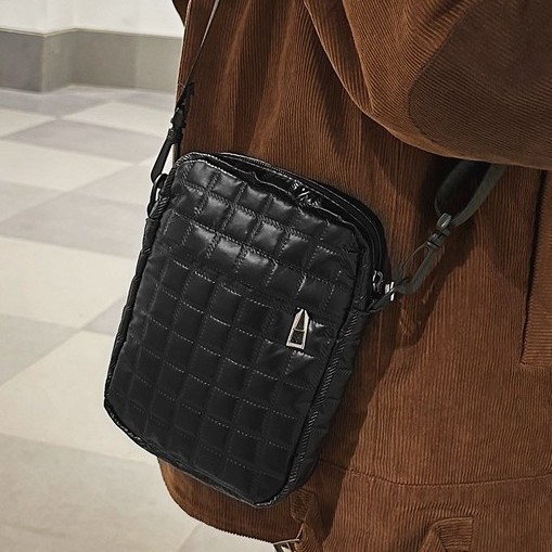 2024 Winter new men's and women's cotton-padded bag, casual capacity crossbody bag, outdoor trendy backpack, casual chest crossbody bag Application Scenario