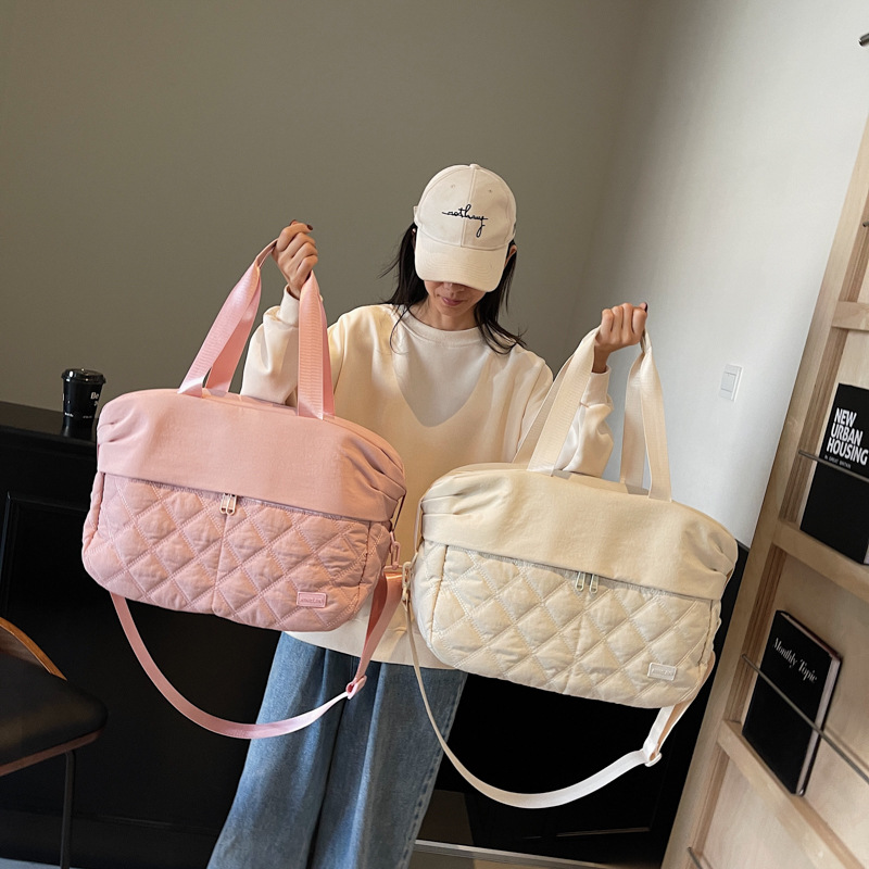 The new Korean-style fashionable travel bag is simple and lightweight, with a dry-wet separation fitness yoga bag and a large-capacity business trip luggage bag full figure