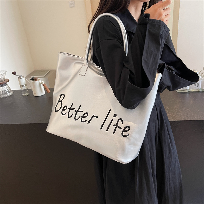 A large-capacity 2024 new style commuter hand-held shoulder bag for female students with Korean letters in the foreign trade bag full figure