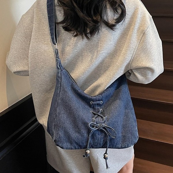 Design Trend large-capacity tote bag for women 2025 New style commuting bow, cute single-shoulder bag, versatile backpack for going out full figure