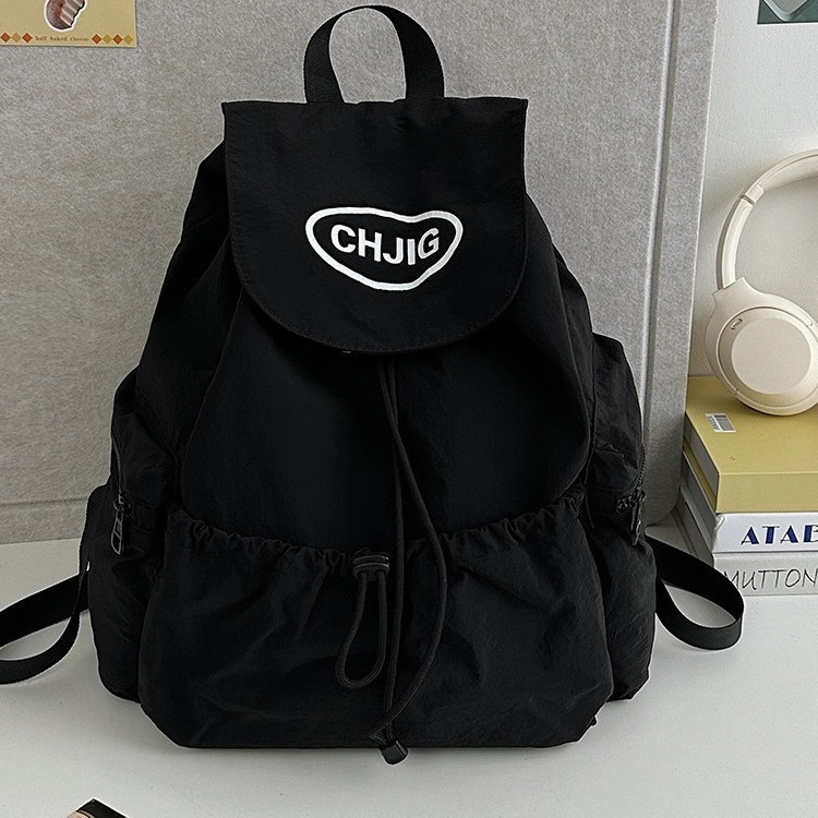 The new fashionable student backpack is versatile, suitable for commuting to school, outdoor leisure and sports bags, and unisplendour backpacks Application Scenario