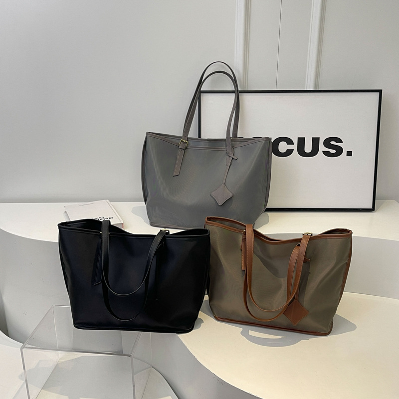 Wholesale of large-capacity outdoor tote bags for 2024 new style, simple and versatile handbags, casual and lightweight yoga and fitness bags Application Scenario