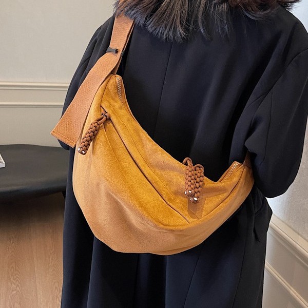 Korean autumn and winter retro niche dumpling bag 2024 new high-end texture crescent-shaped commuting single-shoulder crossbody bag details Picture