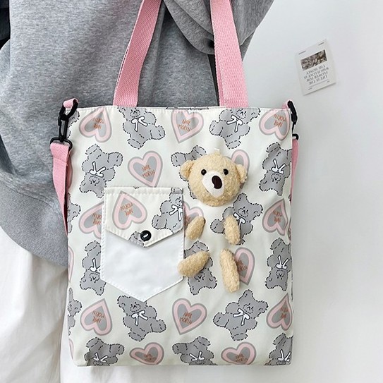 New student tutorial bag, girls' casual single-shoulder crossbody bag, large-capacity printed multi-functional bag for junior and senior high school students Application Scenario