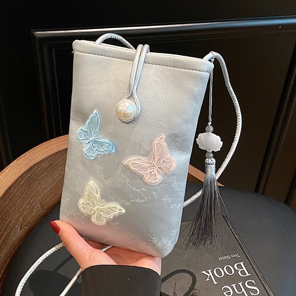 New Chinese-style mini square bag for women 2025 Summer, stylish and versatile, single-shoulder crossbody mobile phone bag Application Scenario