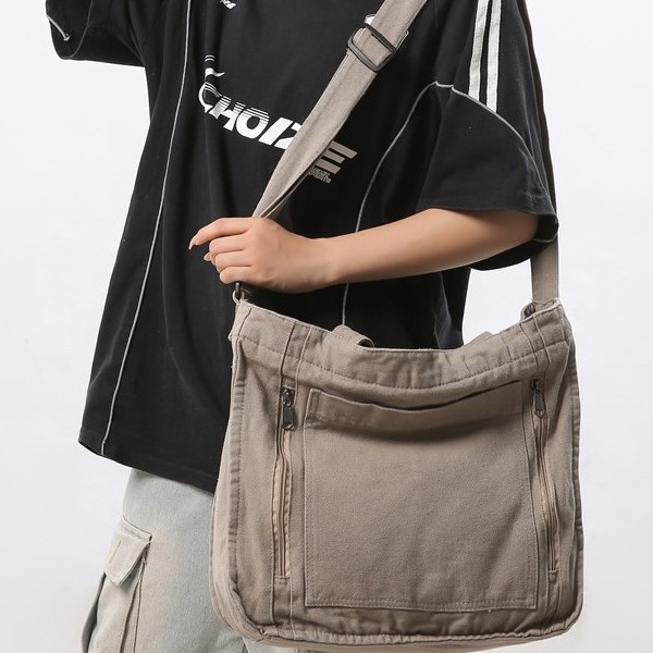 Male college student class backpack 2024 New style retro casual canvas bag, female large-capacity laid-back crossbody bag full figure