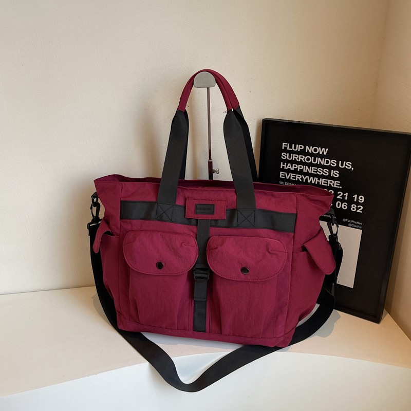 A new Korean version large-capacity travel bag, a simple fitness yoga bag for women, a multi-pocket casual and lightweight boarding crossbody bag Specification drawing