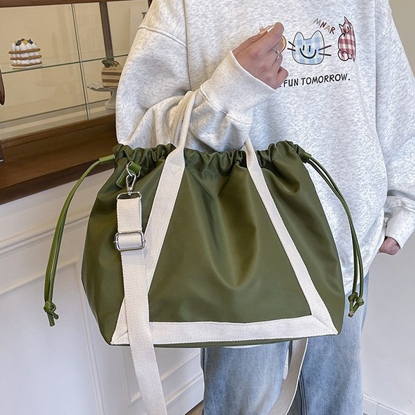 Workwear casual daily commuting color-block pocket handbag, new yoga and fitness bag for Spring/Summer 2025 Application Scenario