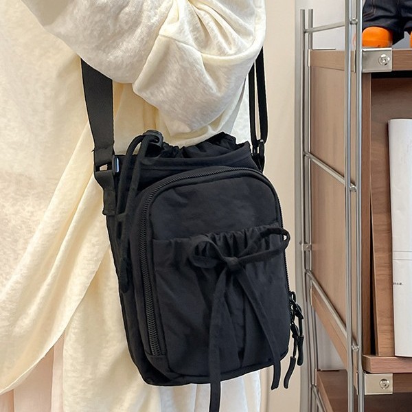 High-quality mobile phone bag, student water bottle bag for boys and girls, umbrella bag, two-layer single-shoulder crossbody bag, versatile crossbody bag for water cups when going out Application Scenario