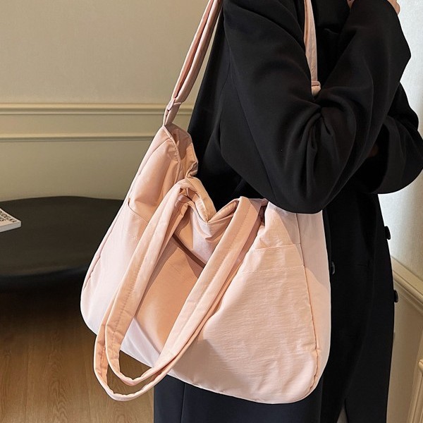 This is a new large-capacity single-shoulder handbag from a Japanese style for autumn and winter. It features a casual and niche design, making it a lightweight commuting and student class bag full figure