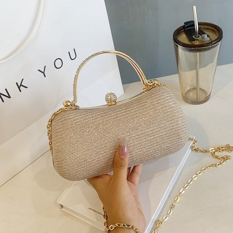The 2023 new trendy women's bag is exquisitely textured and simple yet stylish. It's a small bag with a lock button and a single-shoulder chain crossbody full figure