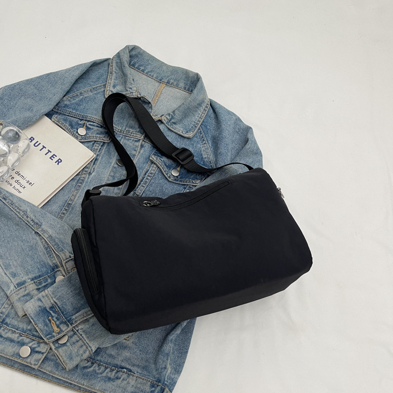 Canvas bag for women, large capacity 2024 new autumn and winter versatile single-shoulder crossbody bag, fabric bag for class and commuting tote bag Application Scenario