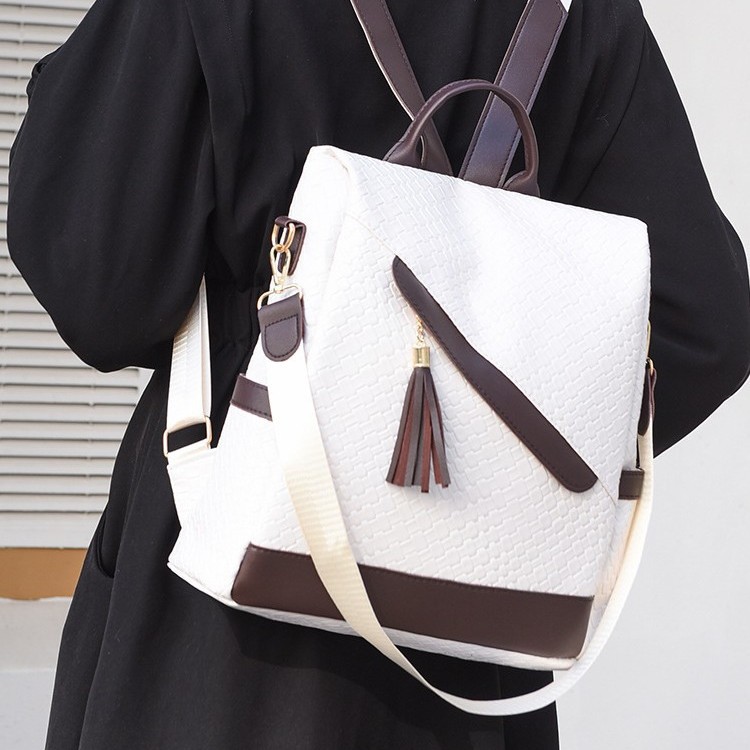 Retro-textured, light luxury, dirt-resistant, woven, fashionable and anti-theft autumn and winter trend backpack, color-blocking casual backpack Application Scenario