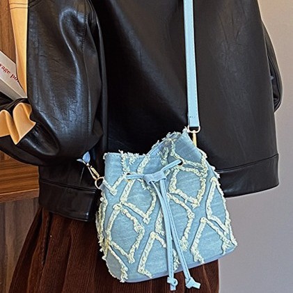 Denim diamond-patterned fashionable and casual single-shoulder bag for women, 2025 new style, personalized small change bag, trendy underarm bag full figure