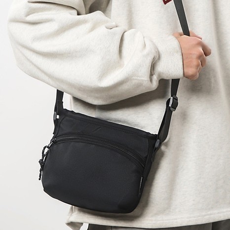 A new cross-border Japanese-style casual crossbody small bag, a lightweight travel backpack for women, a versatile single-shoulder bag made of nylon fabric details Picture