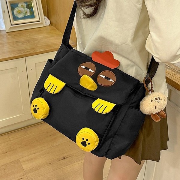 A new Korean cartoon Gugu chicken bag for women, a cute children's bag for casual travel, and a college student travel bag Application Scenario