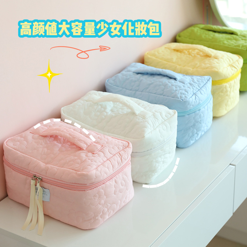Flower ultra-light makeup bag, large-capacity portable hand-held storage bag, girl travel lipstick, cosmetics and toiletries bag details Picture