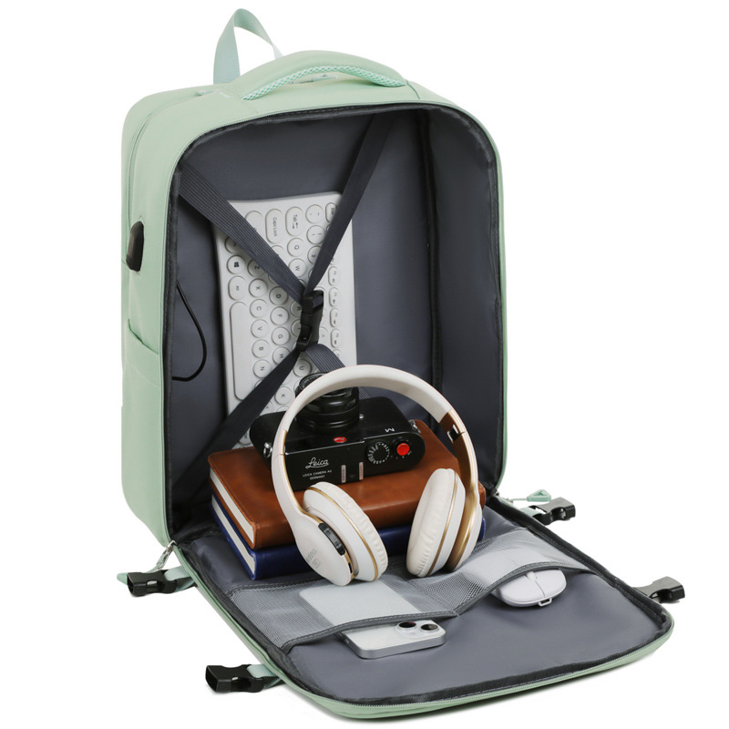 Travel backpack: Lightweight and lightweight, student schoolbag, computer bag, large-capacity multi-functional backpack for men and women, business trip and commuting backpack Application Scenario