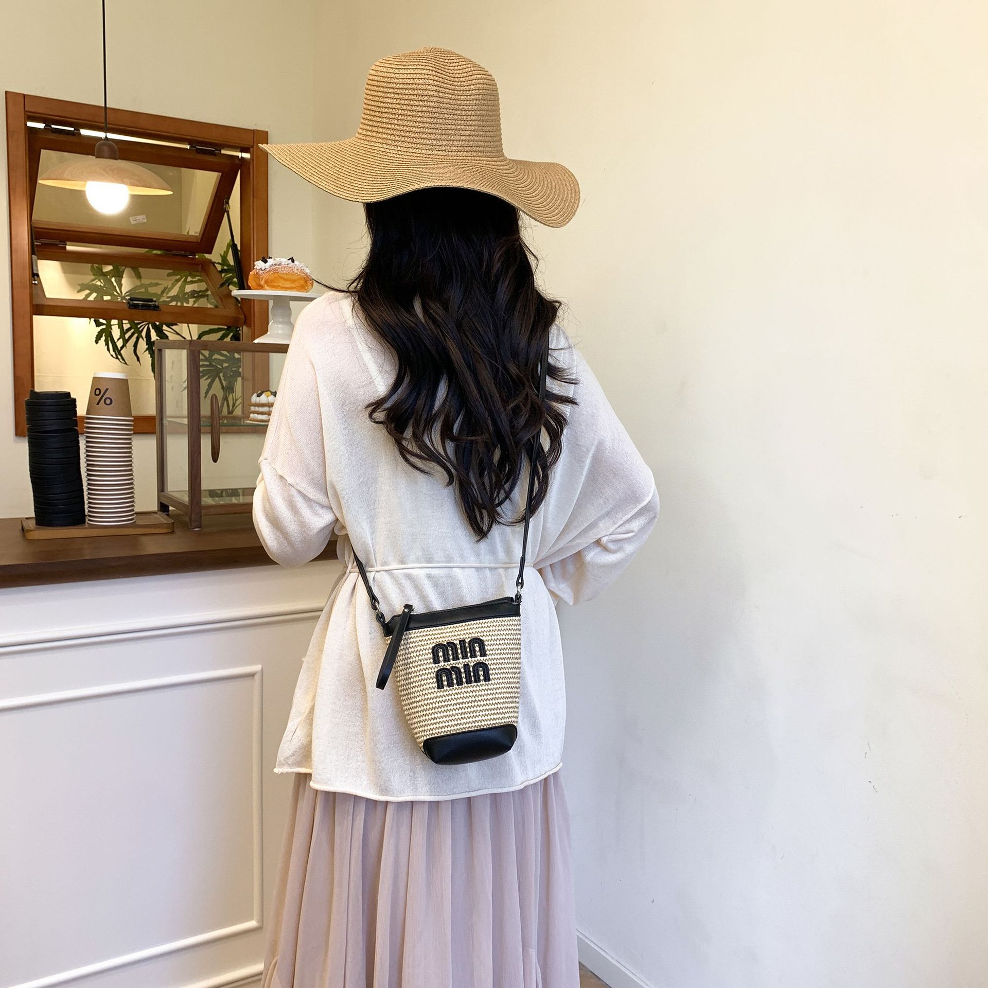 Fashionable color-blocking straw-woven mobile phone bag for women 2025 new trendy spring bucket bag, hand-held shoulder crossbody bag for women Specification drawing