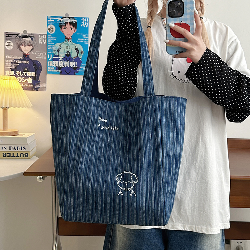 This 2025 new denim bag features embroidered canvas on both sides and is a Korean-style Instagram tote casual single-shoulder bag with a large capacity Specification drawing