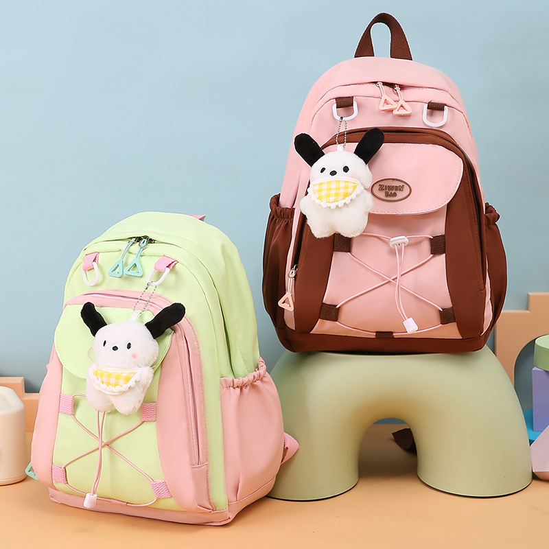 The new backpack is a simple Harajuku children's small backpack with a fresh and clean look, large capacity, cute and lightweight, and a color-blocking schoolbag full figure