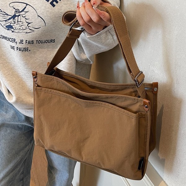 New Japanese Haraju-style crossbody bag for women, lightweight and versatile, single-shoulder pillow bag, high school and college student cloth bag backpack Application Scenario