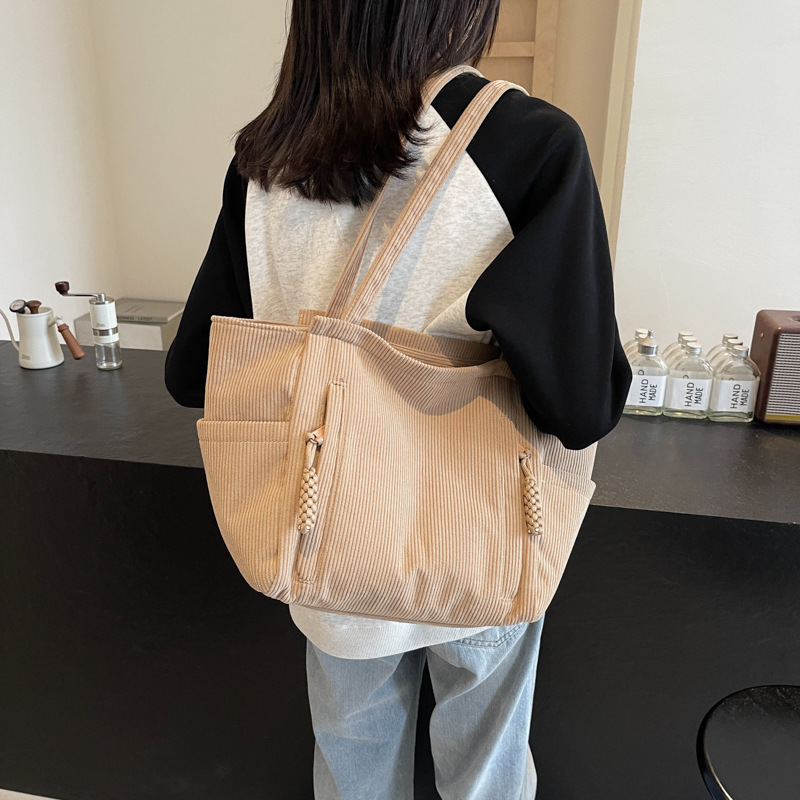 Velvet bag for women, large-capacity 2024 new autumn and winter casual single-shoulder fabric bag, college student commuting tote bag full figure