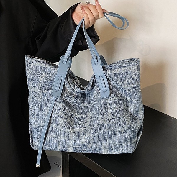 Washed denim large-capacity tote bag, new autumn 2024 collection, casual and personalized single-shoulder bag, large commuting bag for women Specification drawing