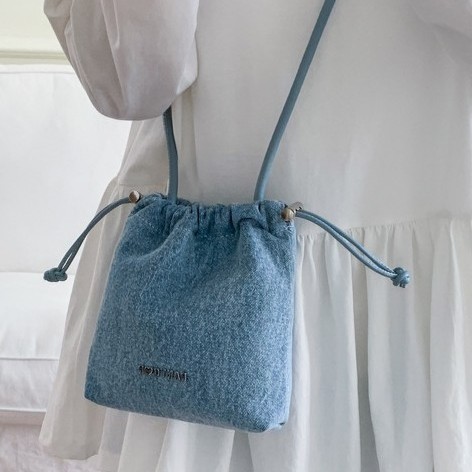 Single-shoulder bag, niche retro denim handbag, women's 2025 summer new denim underarm bag, commuting bucket Application Scenario