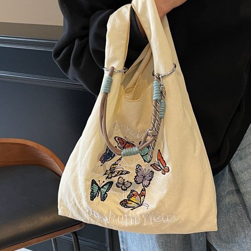 This season's new Japanese-style nylon embroidered bag is fashionable, versatile, and suitable for commuting. It's a niche, large-capacity single-shoulder shopping bag that is trendy for women Specification drawing
