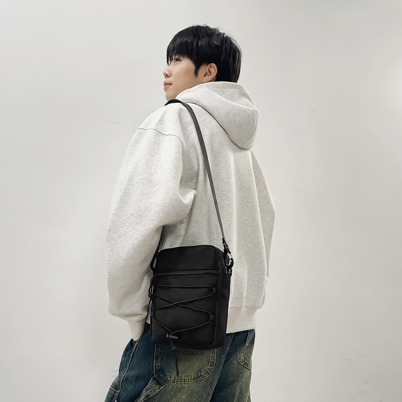 Men's Instagram trendy small crossbody bag, Japanese workwear style casual men's single-shoulder bag, new autumn and winter small crossbody bag for men details Picture