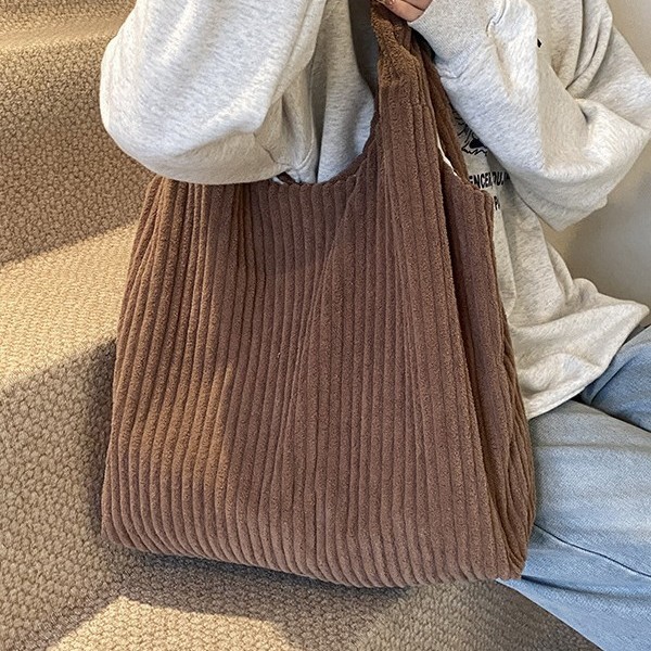 Fashionable velvet large-capacity bucket bag 2024, a new Korean style fashionable single-shoulder underarm bag with a trendy texture for women Specification drawing