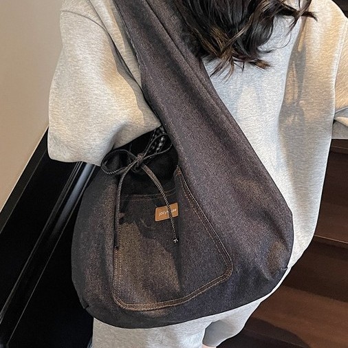 2025 New AB backpack American retro denim bag, large-capacity single-shoulder bag, college student Korean style laid-back bag for women Application Scenario