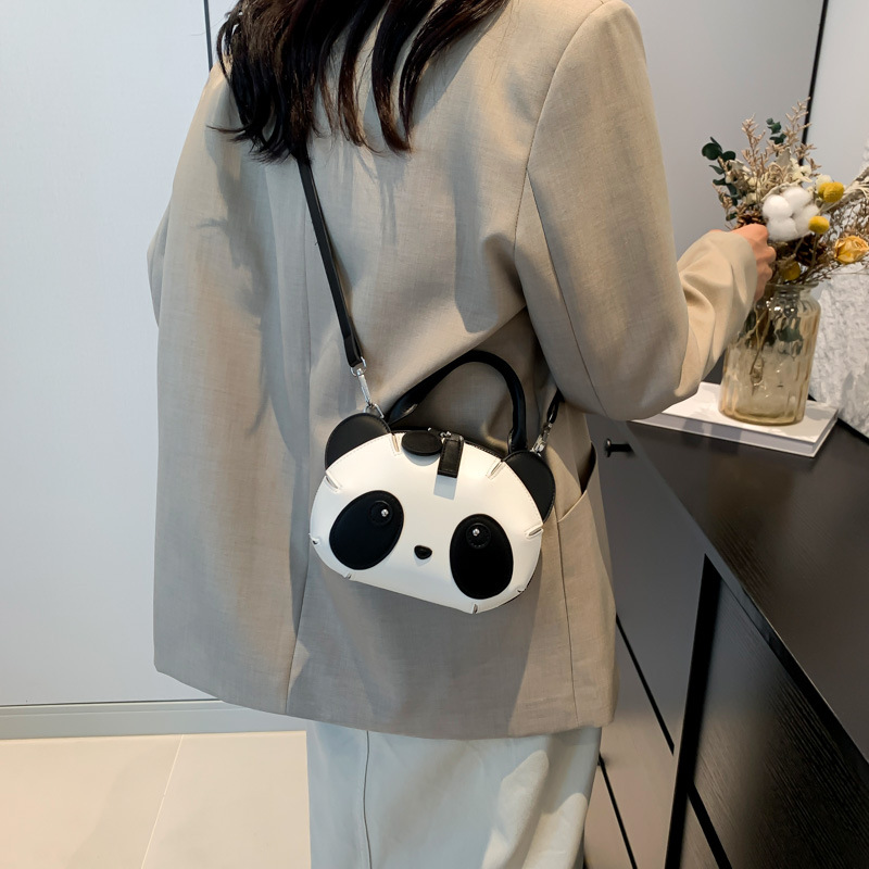 Cute panda fashionable handbag, a new cross-border versatile and personalized single-shoulder bag with color blocking and splicing. Crossbody women's bag Application Scenario
