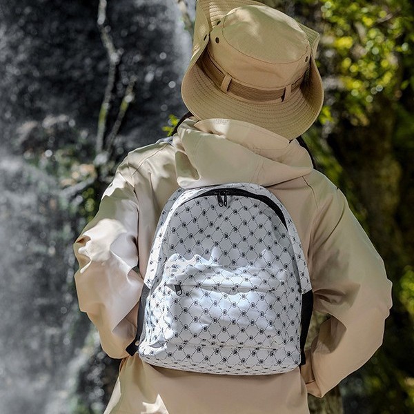 A fashionable, lightweight and versatile backpack for both men and women, an Instagram travel mini backpack and an outdoor bag Specification drawing