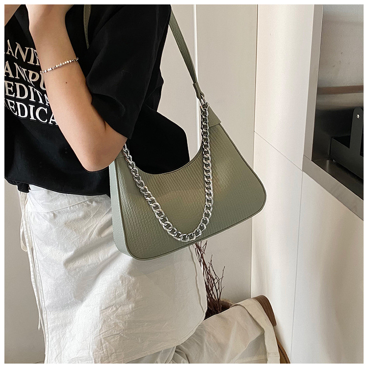 Trendy and fashionable chain hand-held underarm bag for women, 2025 new Korean version, stylish and high-end quality single-shoulder crossbody bag details Picture