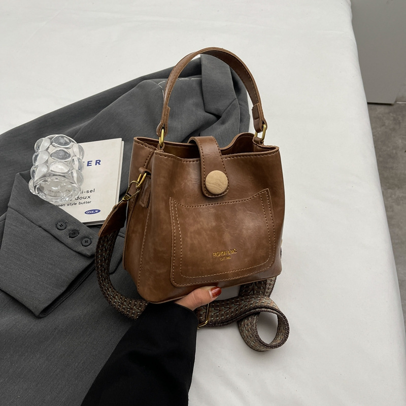 Bucket bag for women 2023 new style, solid color, high-end, retro, niche, wide-shoulder crossbody bag, hand-held small bag Specification drawing