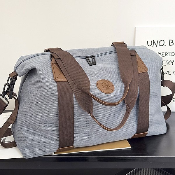 New short-distance travel bag, convenient and versatile handbag, waterproof storage large bag, men's and women's large-capacity fashionable single-shoulder bag Application Scenario