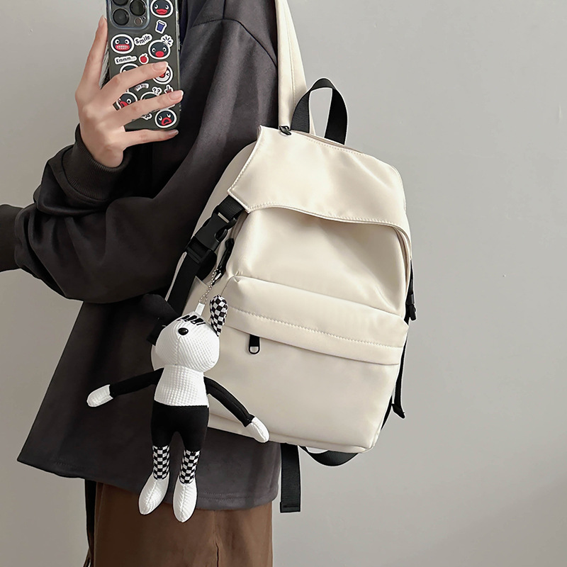 A niche design sense lightweight travel backpack for women, a new 2024 simple and versatile schoolbag for going out full figure