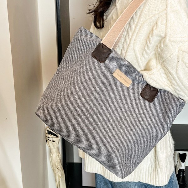 The new autumn and winter tote bag is a versatile, fashionable and casual handbag with a large capacity and a laid-back style for women Specification drawing