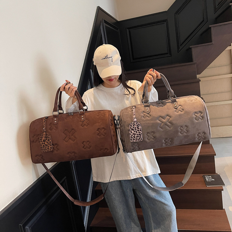 New large-capacity pu soft leather embossed fashionable hand-held luggage bag, Korean-style sports and fitness bag, single-shoulder bag Specification drawing