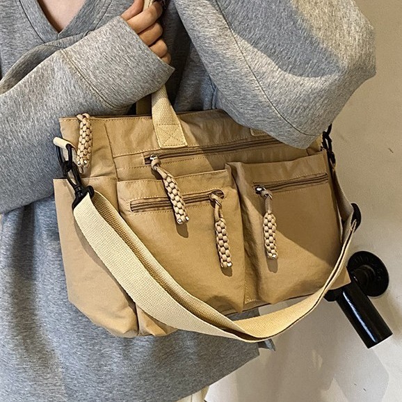 New Korean-style nylon women's single-shoulder handbag, large-capacity hand-held tote bag, outdoor casual crossbody travel bag details Picture