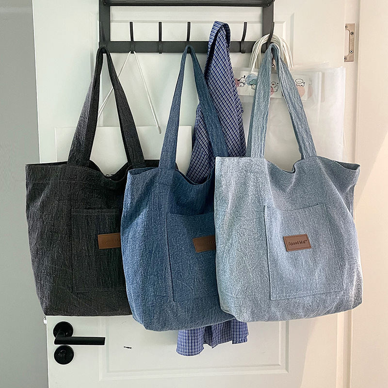 Large-capacity school handbag, large commuting bag for work, new denim casual single-shoulder bag for women in the autumn of 2024 Application Scenario