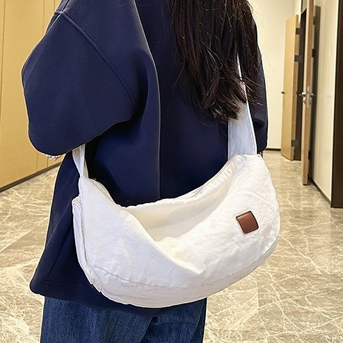 Canvas crossbody bag for women 2025 new style, casual retro single-shoulder bag, Japanese-style large-capacity messenger bag, men's backpack Application Scenario