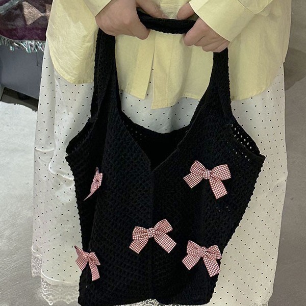 Cross-border European and American single-shoulder bags, women's underarm bags, women's woven tote bags, 2024 new Korean-style versatile knitted bags Application Scenario