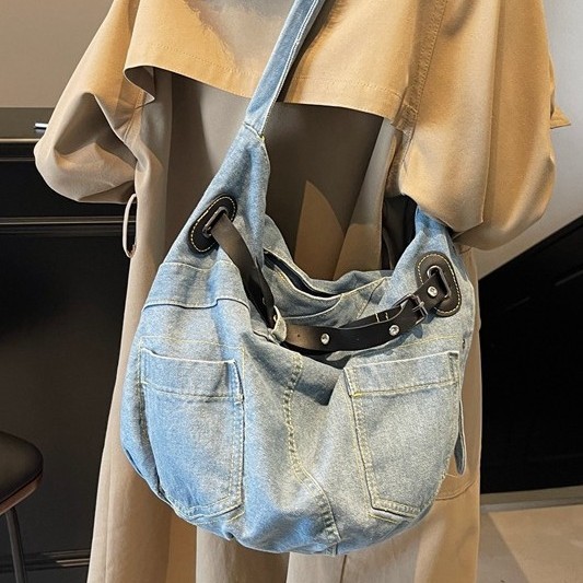 New casual and fashionable single-shoulder bag design, denim belt style, laid-back tote bag, large capacity student bag Specification drawing