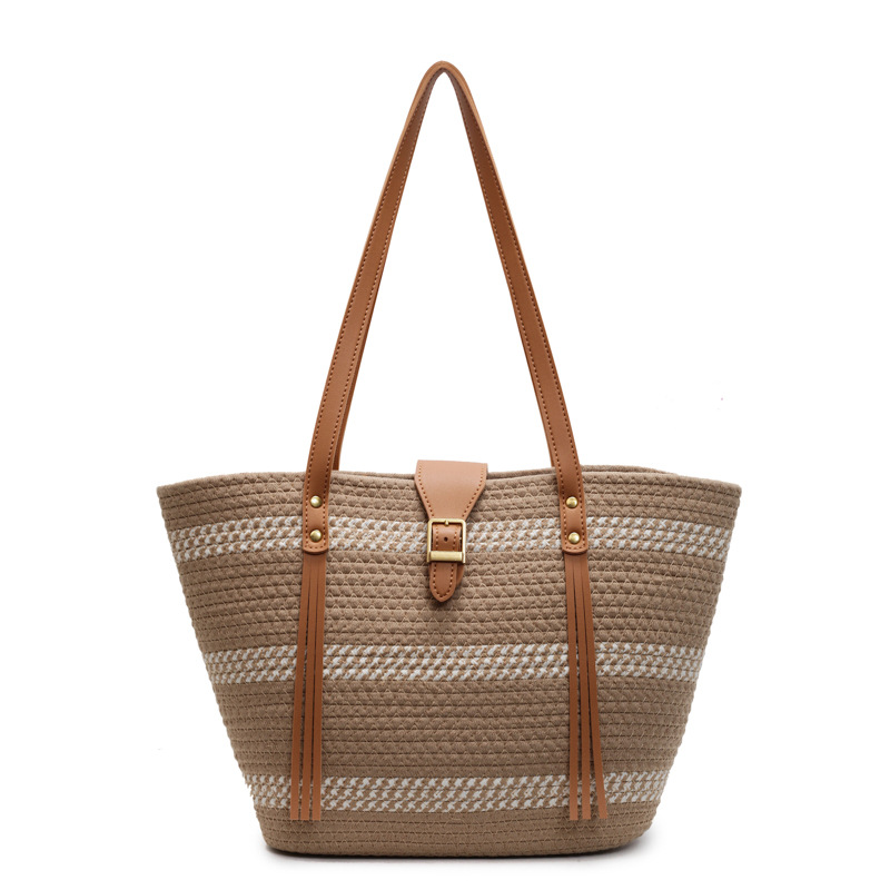 A fashionable new forest-style contrasting color straw woven tote bag, versatile for casual commuting and a large-capacity vacation single-shoulder beach bag Item Picture