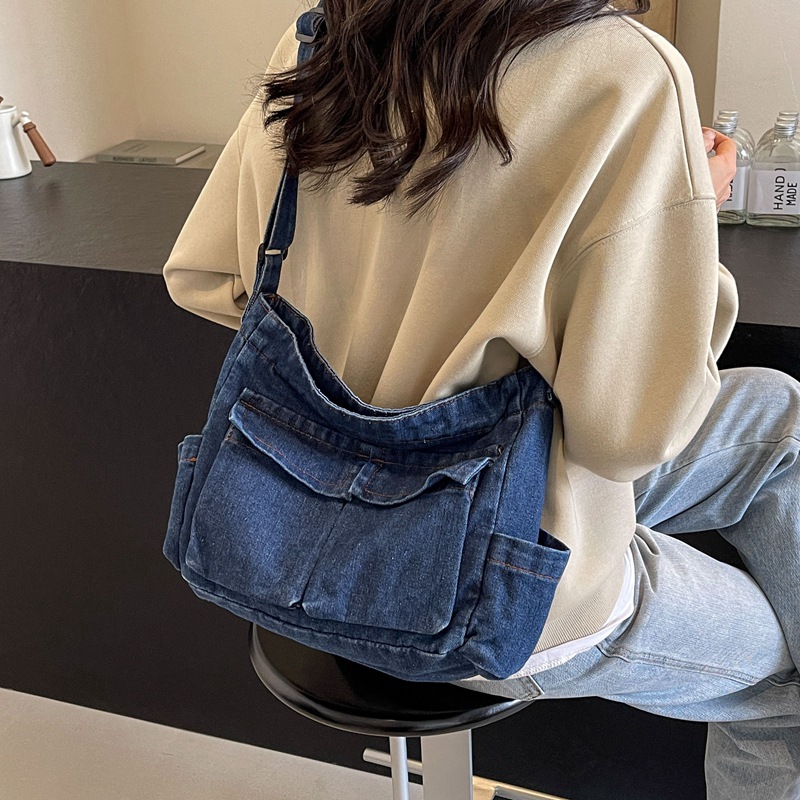 Denim bag for women, large-capacity 2024 autumn/winter new casual crossbody bag, college student commuting tote bag full figure