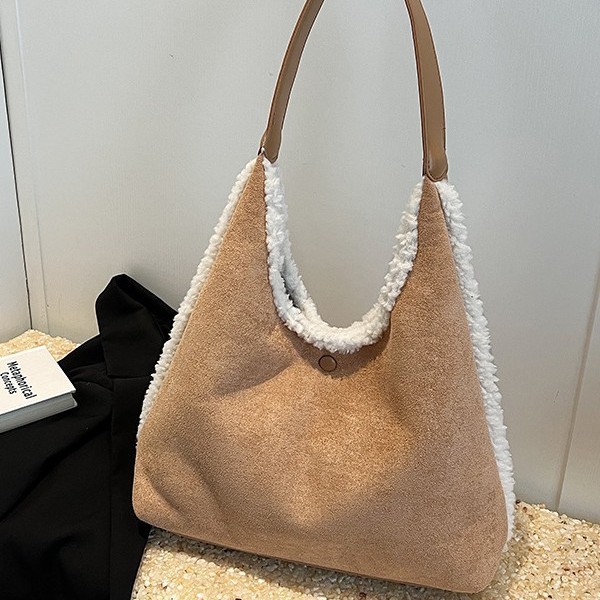 New autumn and winter simple women's bag, large-capacity handbag, versatile, furry single-shoulder bag, retro and trendy underarm bag with contrasting colors Application Scenario